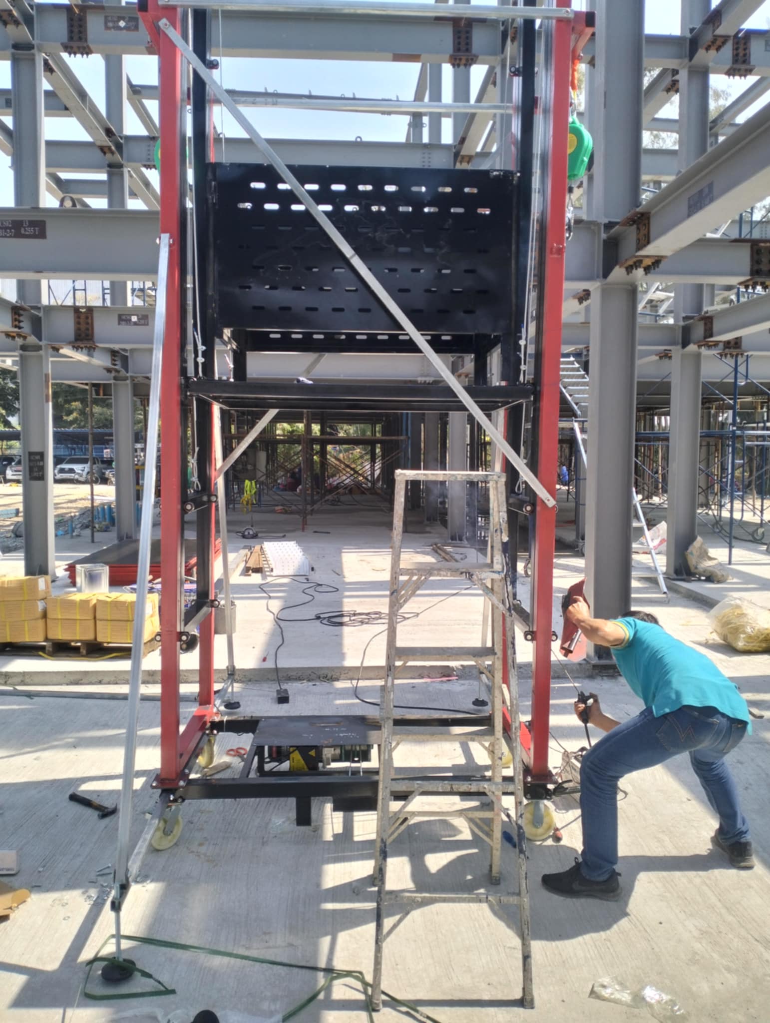 ลิฟท์เอนกประสงค์ ยกสูง 8 เมตร